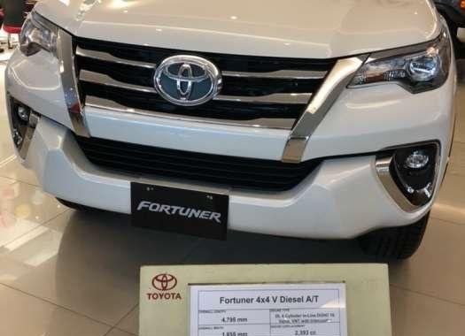 2018 Toyota Fortuner 4x2 V white pearl All in DP at 74K only