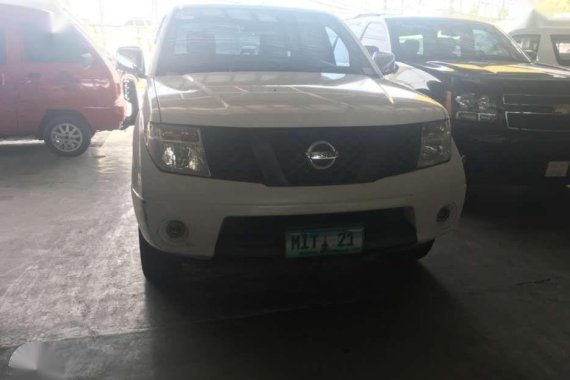 Nissan Navara LE 4x2 2013 White For Sale 