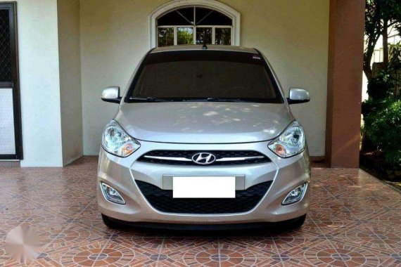 Hyundai i10 2012 MT Beige Hatchback For Sale 