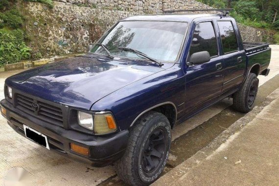 Toyota Hilux 97-manual 4x2​ For sale 
