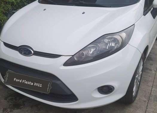 Ford Fiesta 2011 MT White Very Fresh For Sale 