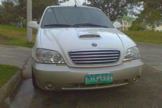 WHITE Kia Carnival FOR SALE