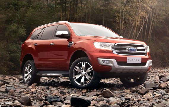 Ford Everest Ambiente 4x2 MT 2018