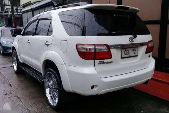 2010 Toyota Fortuner G matic gas FOR SALE