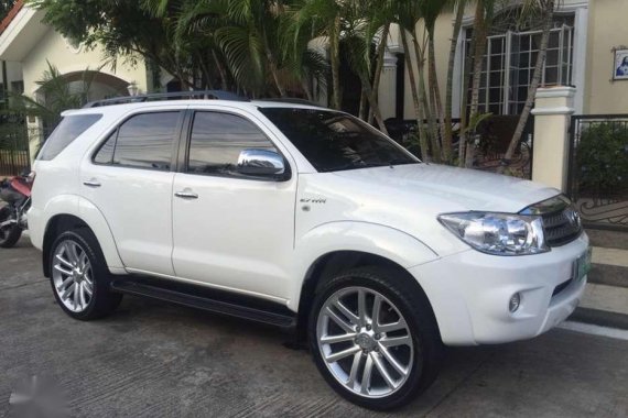 Toyota Fortuner 2005 2.7 Gas White For Sale 