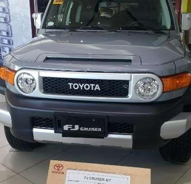 2018 TOYOTA FJ Cruiser 4x4 4.0 AT 260K ALL IN RAINY DAY PROMO