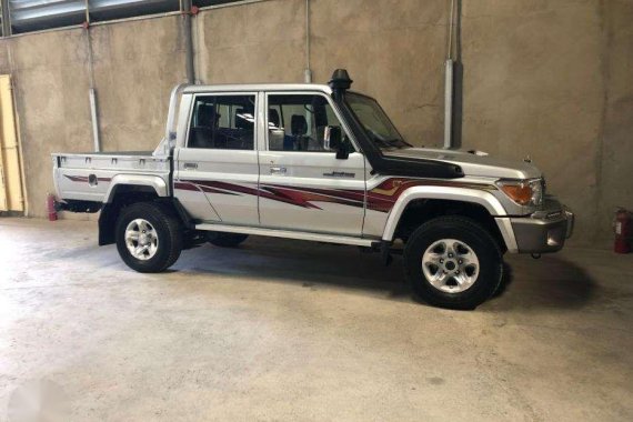 Brand New Toyota Land Cruiser LC79 V8 TDI ( Rover FJ 4x4 Jeep diesel )