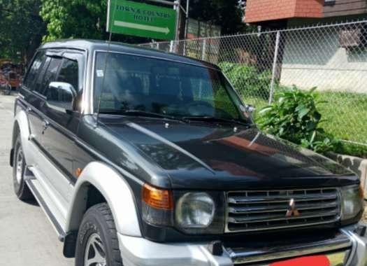 Mitsubishi pajero local 4x4 black for sale 