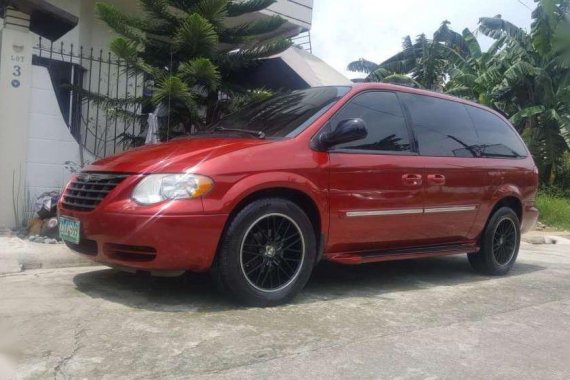 Chrysler town and country 2007 not innova