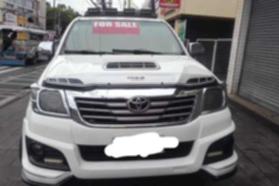 Toyota hilux 2013 diesel manual 4x2 for sale