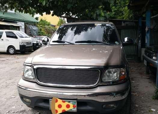 For sale only Ford Expedition XLT 4X2 V8 AT year 2002