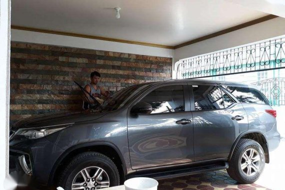 TOYOTA Fortuner 2.4G AT DSL 2018 FOR SALE