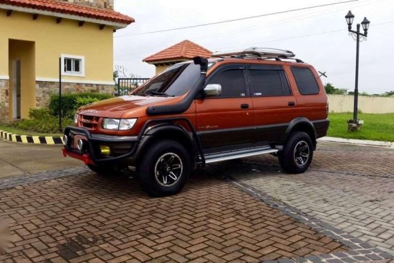 Isuzu Crosswind 2003 XUV Turbo Diesel engine Lifted Body