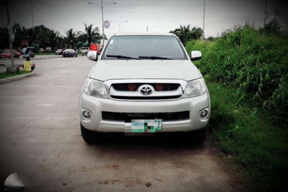 Toyota Hilux G 2010 model FOR SALE