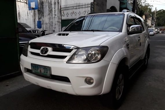 2005 Toyota Fortuner V White SUV For Sale 