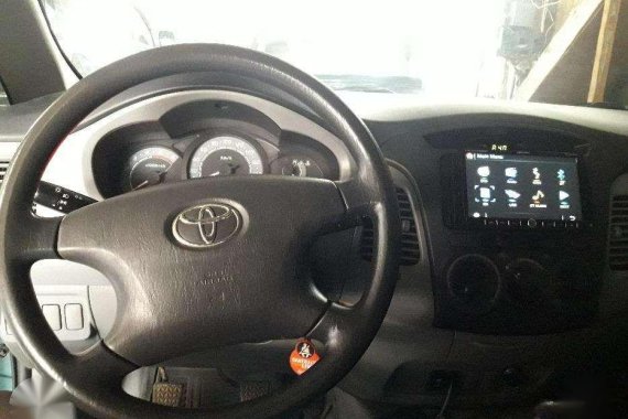 SELLING TOYOTA Innova E 2011