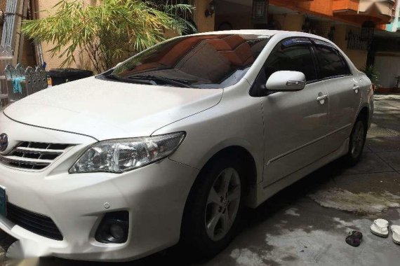 2013 Toyota Corolla Altis variant V Top of the line Pearl White