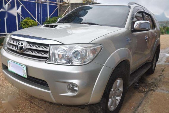 2011 Toyota Fortuner 4x4 AT FOR SALE