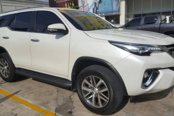 Toyota Fortuner V 2016 Pearl White For Sale 