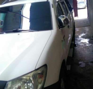 SELLING TOYOTA Hilux j 2010 registered until 2019 