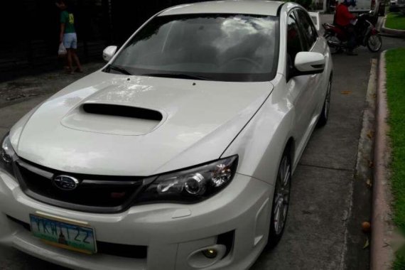 Selling a Subaru Wrx sti 2011 model 