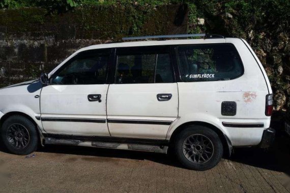 SELLING Toyota Revo 2003