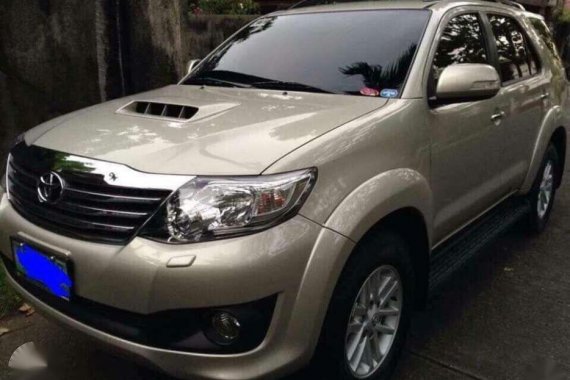 2012 Toyota Fortuner 30V 4x4 AT Top of the Line