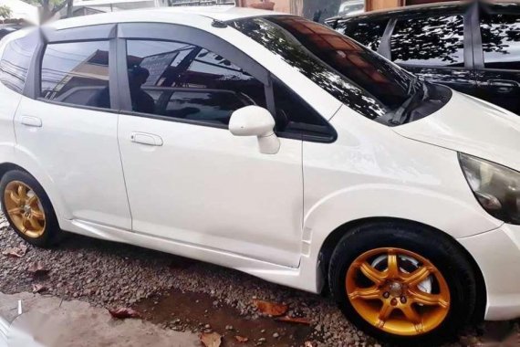 Honda Fit 2008 Pearl white FOR SALE