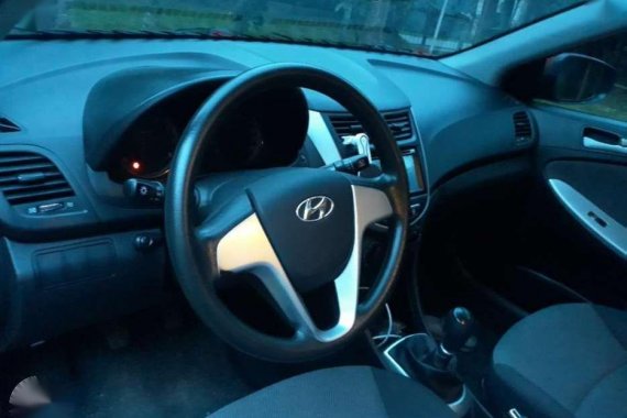 SELLING Hyundai Accent 2013