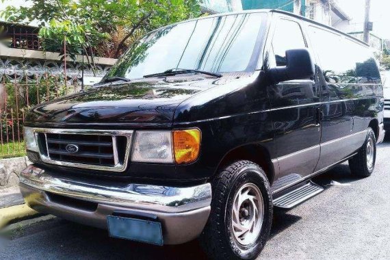 2003 Ford E150 Chateau Looks fresh in and out