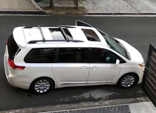 TOYOTA Sienna Top of the Line