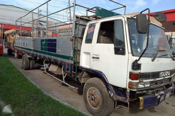 Isuzu Forward dropside 8 studs 26ft long