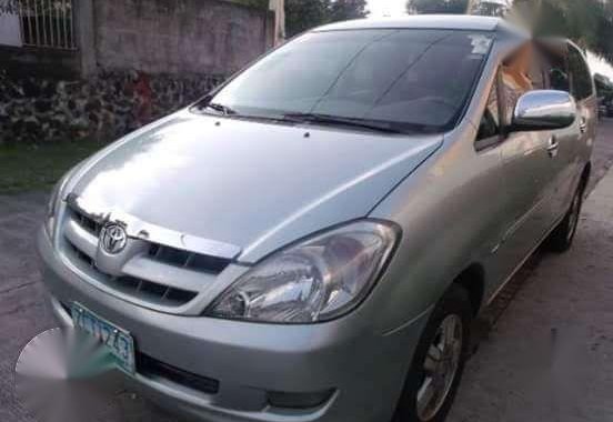 SELLING TOYOTA Innova G 2006 model