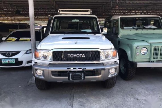 Toyota Land Cruiser 76 v8 LX10 special