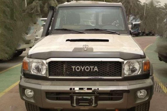 Toyota Land Cruiser 76 v8 lx 10 special