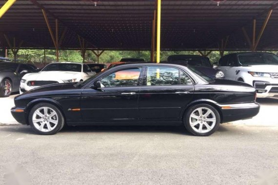 2005 Jaguar XJR supercharged engine