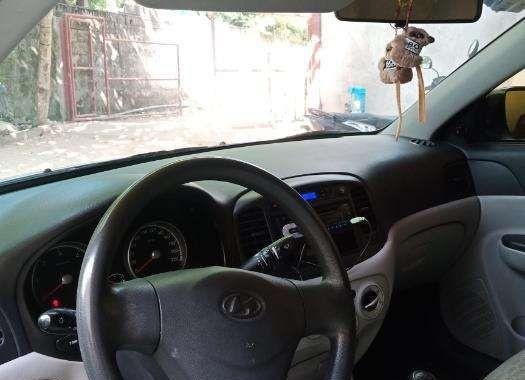 Selling Hyundai Accent 2010