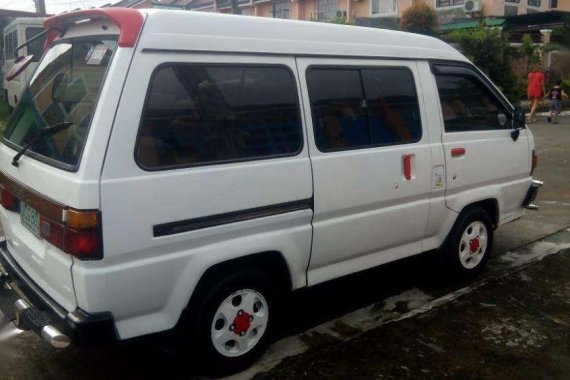 Toyota Lite Ace (White) 1995 Model