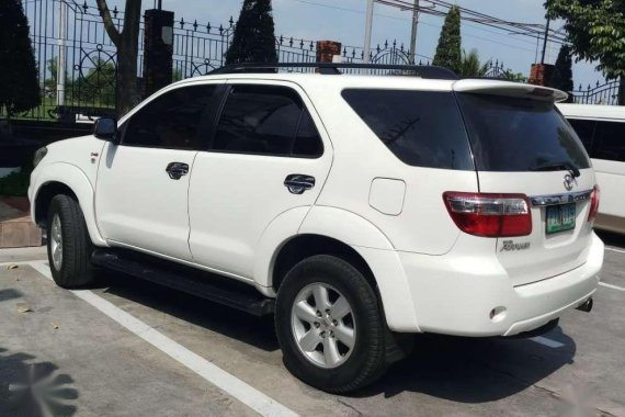 2011 Toyota Fortuner G FOR SALE! Diesel Engine