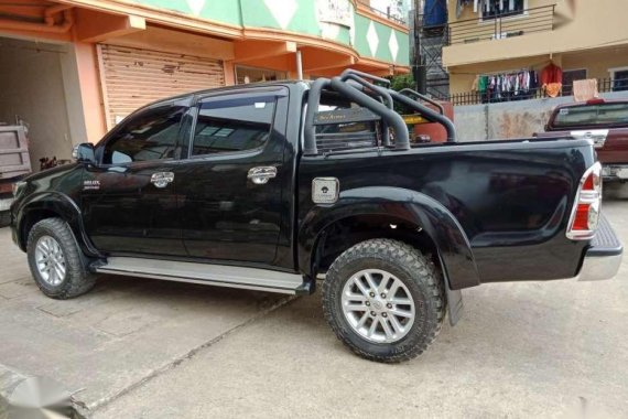 SELLING TOYOTA Hilux 2012 4x4mt