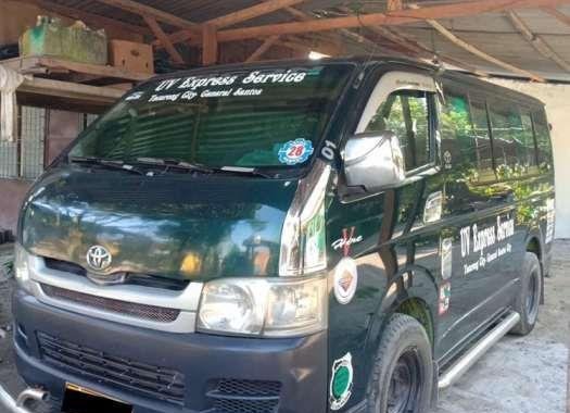 TOYOTA Hi-Ace Commuter Van 2009 Model