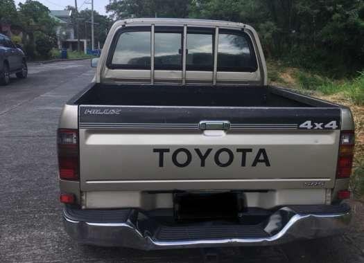 2005 Toyota Hilux SR5 4x4 manual FOR SALE