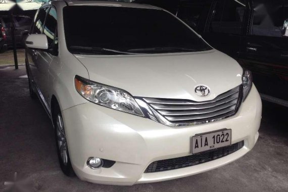 2015 Toyota Sienna AWD. 1st owned. Automatic trans.