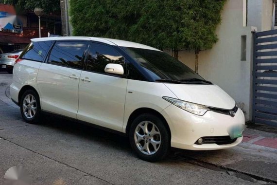 2009 Toyota Previa pearl white automatic