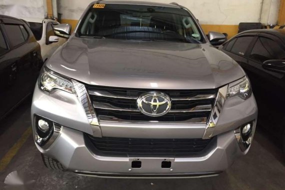 SELLING TOYOTA Fortuner 2016 V diesel matic