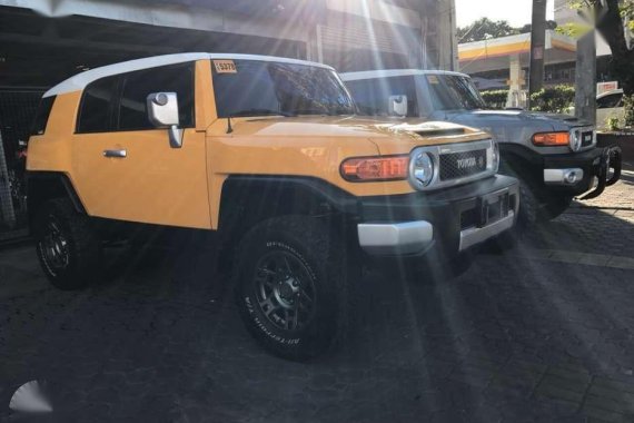 SELLING TOYOTA FJ Cruiser 2016 loaded