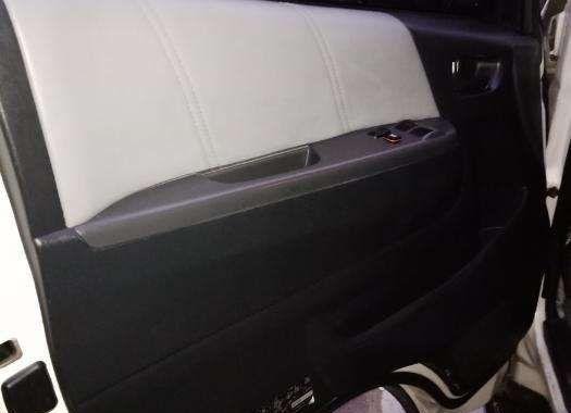 2010 Toyota Super Grandia 2.5L AT FOR SALE