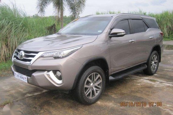 SELLING TOYOTA Fortuner v matic 2017