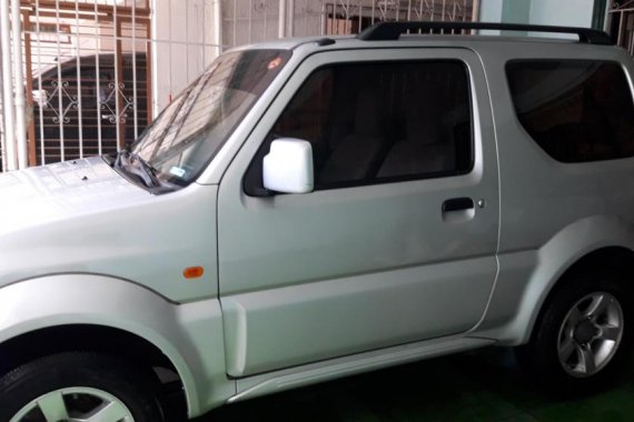 Almost brand new Suzuki Jimny Gasoline 2011