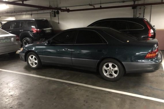 Almost brand new Lexus Es Gasoline 1997